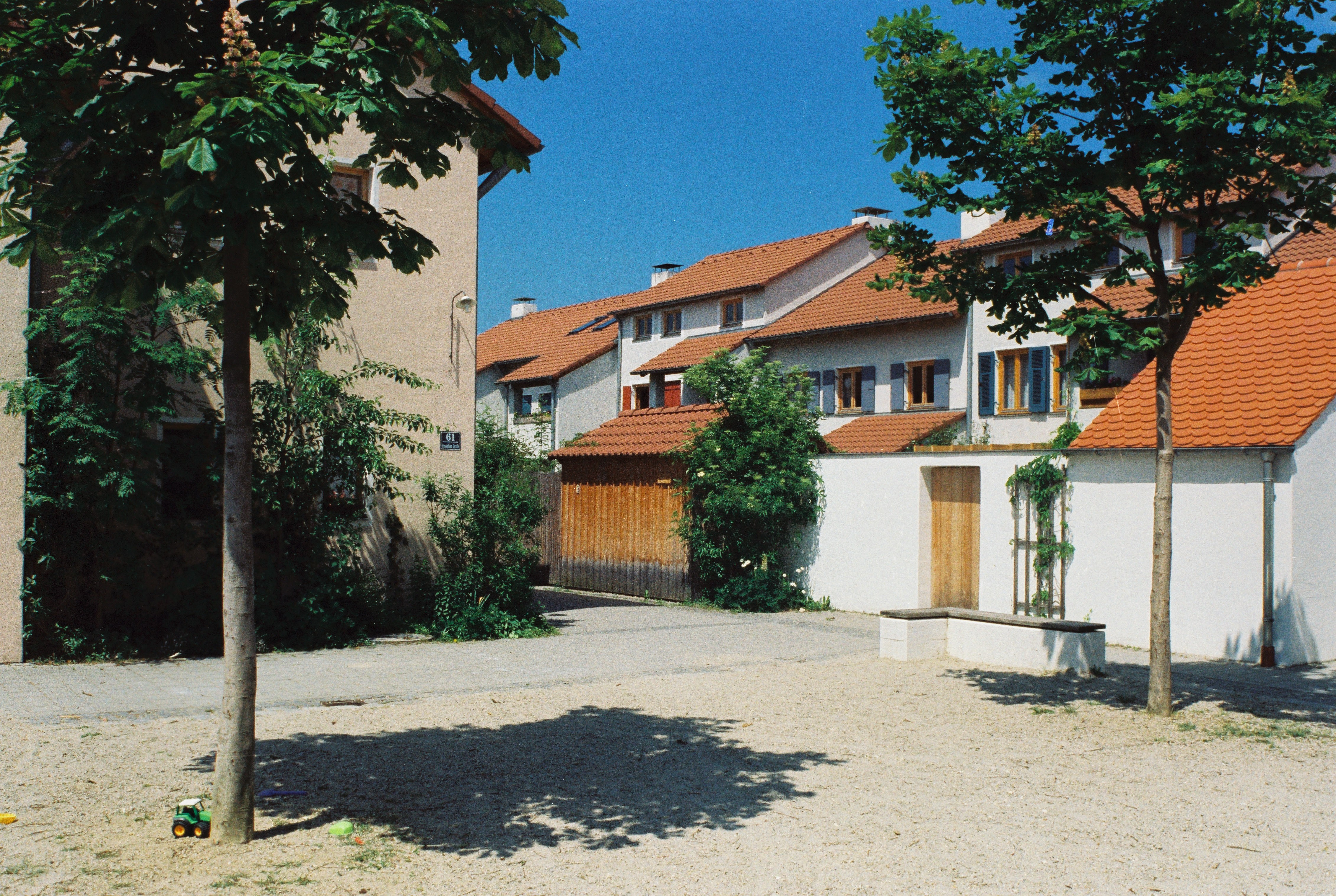 1-Dachsberghof-Hof-oben-Kinder